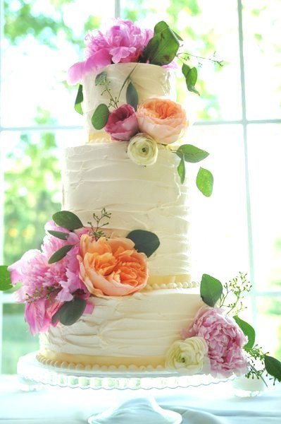 Wedding Cakes With Real Flowers
 Hy Vee To The Rescue Grocery Store Wedding Flowers and