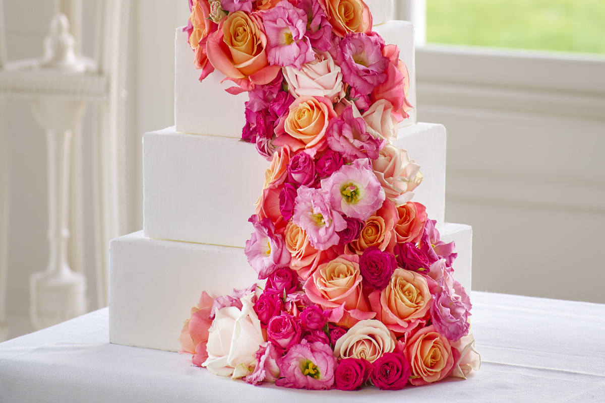 Wedding Cakes With Real Flowers
 Wedding Cake Ideas with Real Flowers Interflora