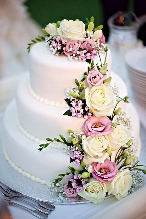 Wedding Cakes With Real Flowers
 Real flowers on wedding cake idea in 2017