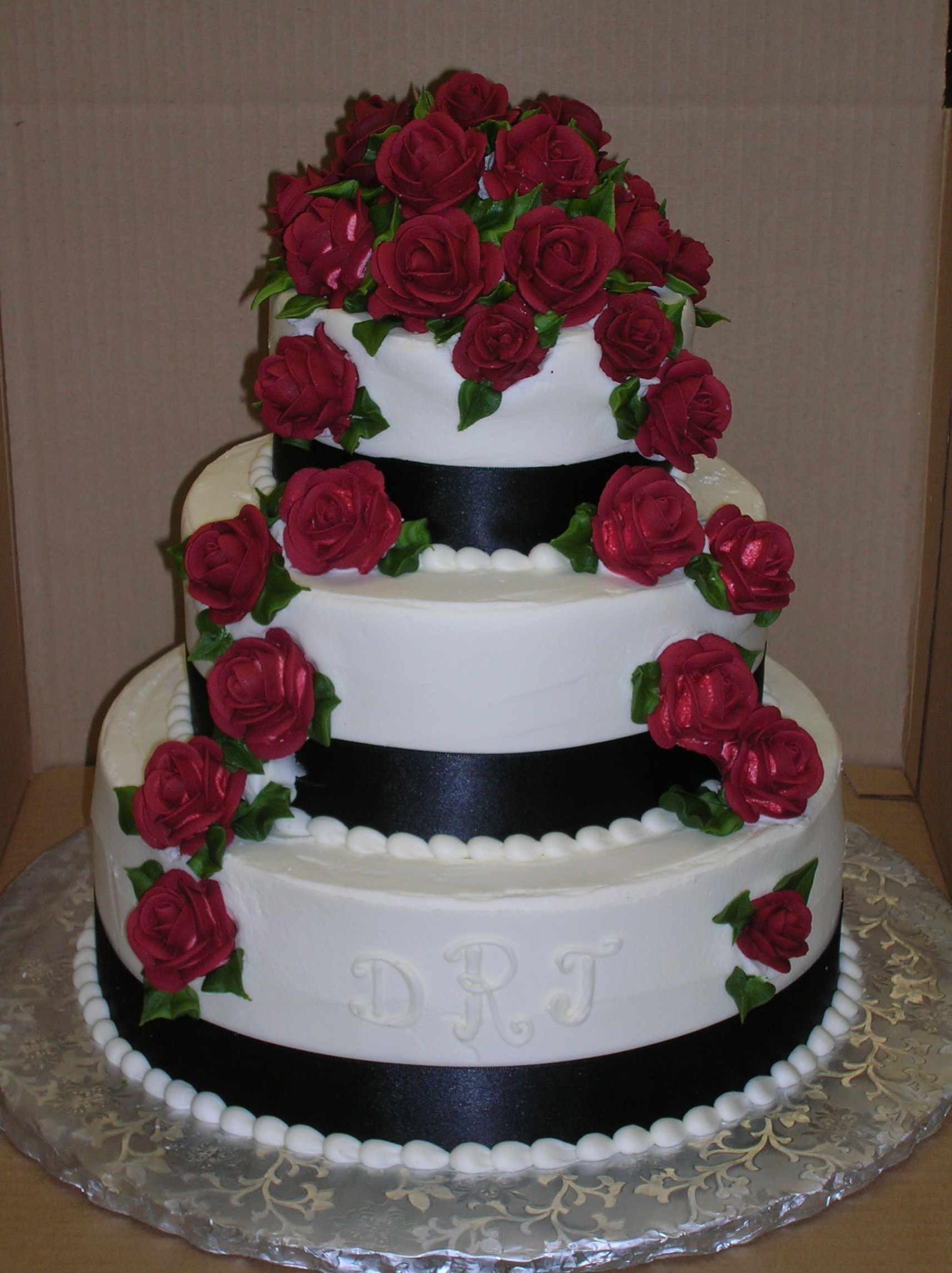 Wedding Cakes With Ribbons
 Veronica s Sweetcakes 5 Winter Black Ribbon Red Roses