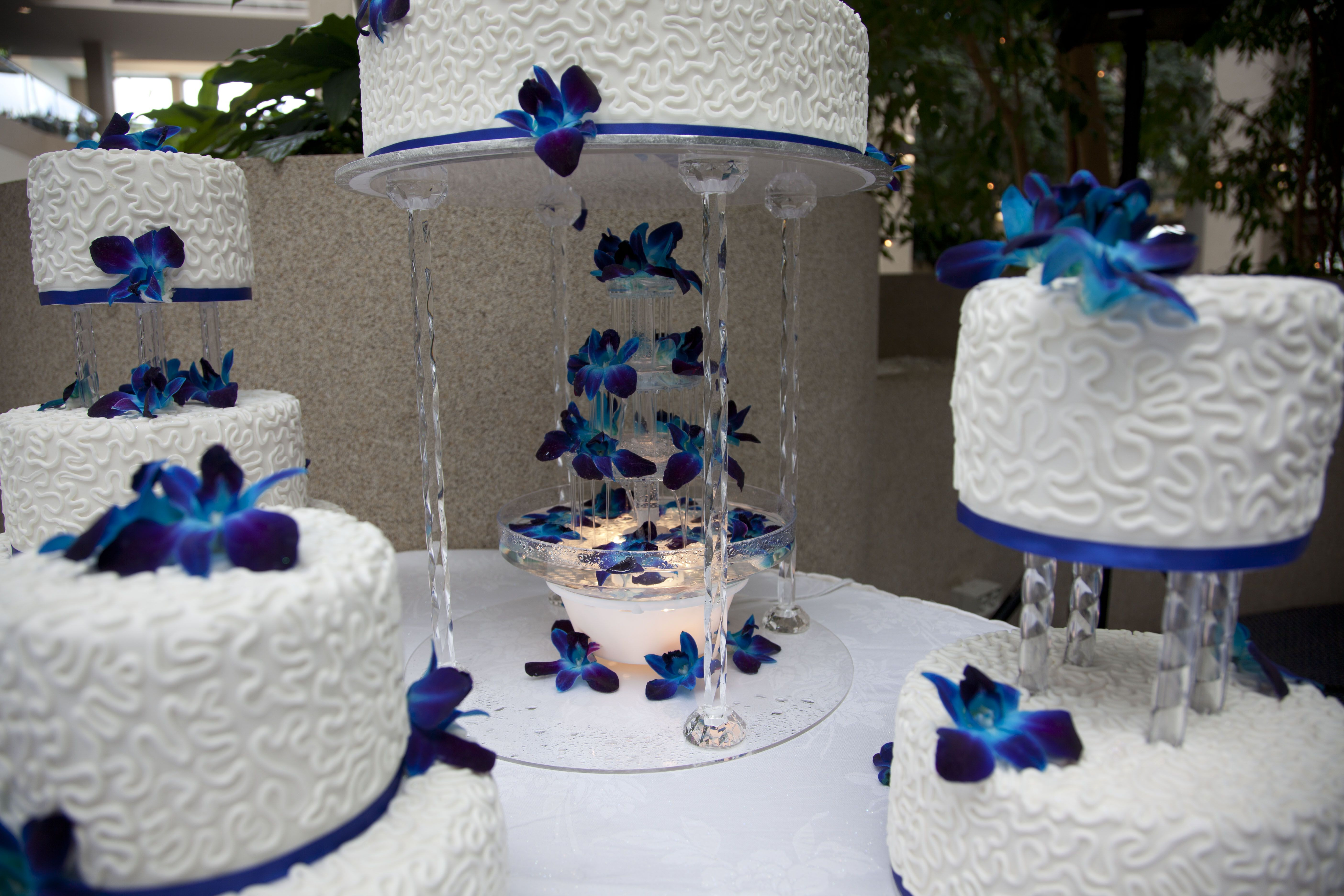 Wedding Cakes With Water Fountains
 water fountain under the royal blue wedding cake decorated