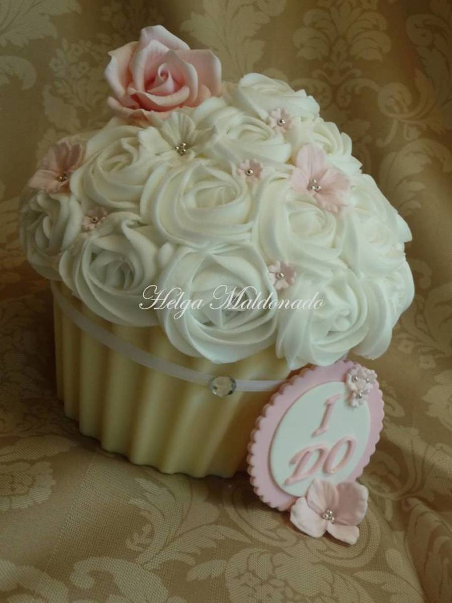 Wedding Cup Cakes
 Jumbo Cupcake Wedding Cake CakeCentral