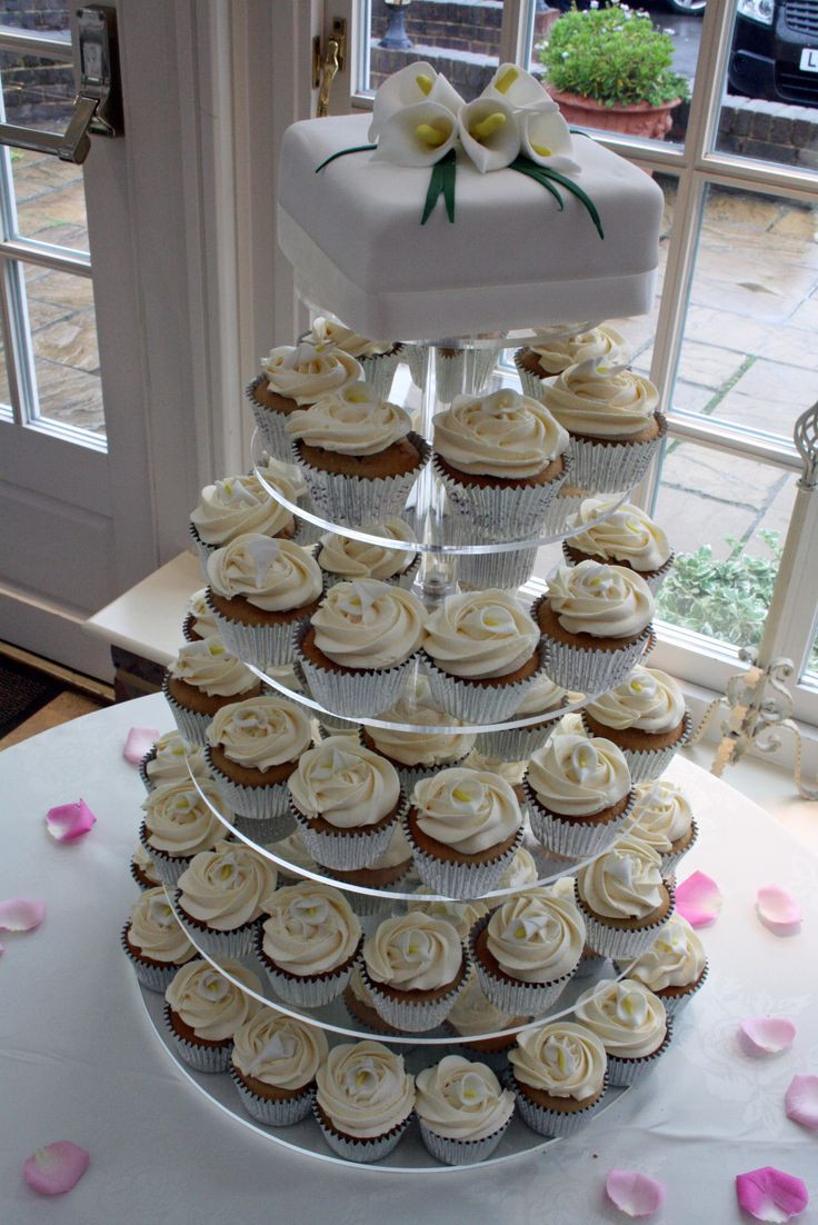 Wedding Cupcakes Towers
 Best 25 Wedding cupcake towers ideas on Pinterest