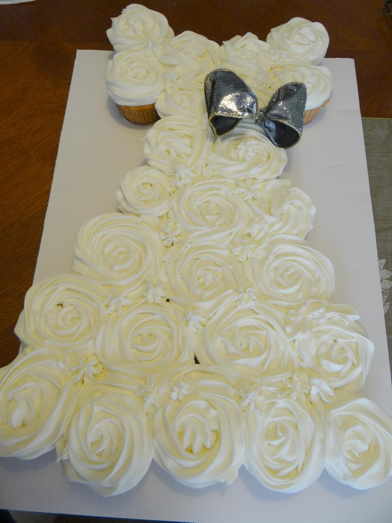 Wedding Dress Cupcakes
 Wedding Gown Pull Apart Cupcake Cake odology
