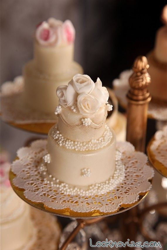 Wedding Miniature Cakes
 Mini cakes para un gran postre de boda