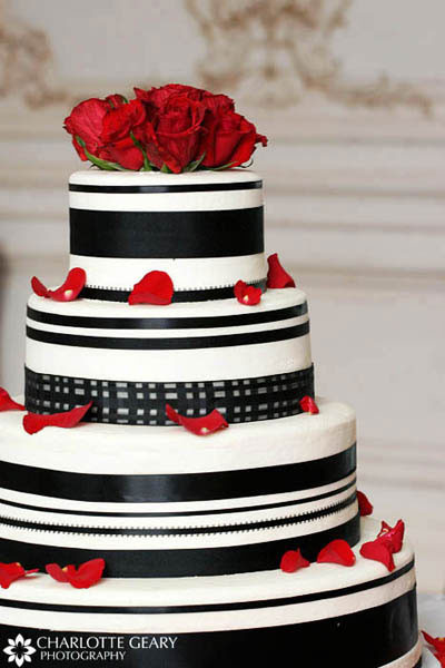 White And Red Wedding Cake
 Amazing Red Black And White Wedding Cakes [27 Pic