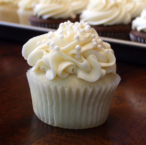 White Wedding Cake Cupcakes
 White Wedding Cake Cupcakes