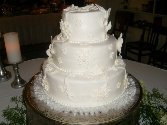 White Wedding Cake Frosting
 White Wedding Cakes With Buttercream Frosting