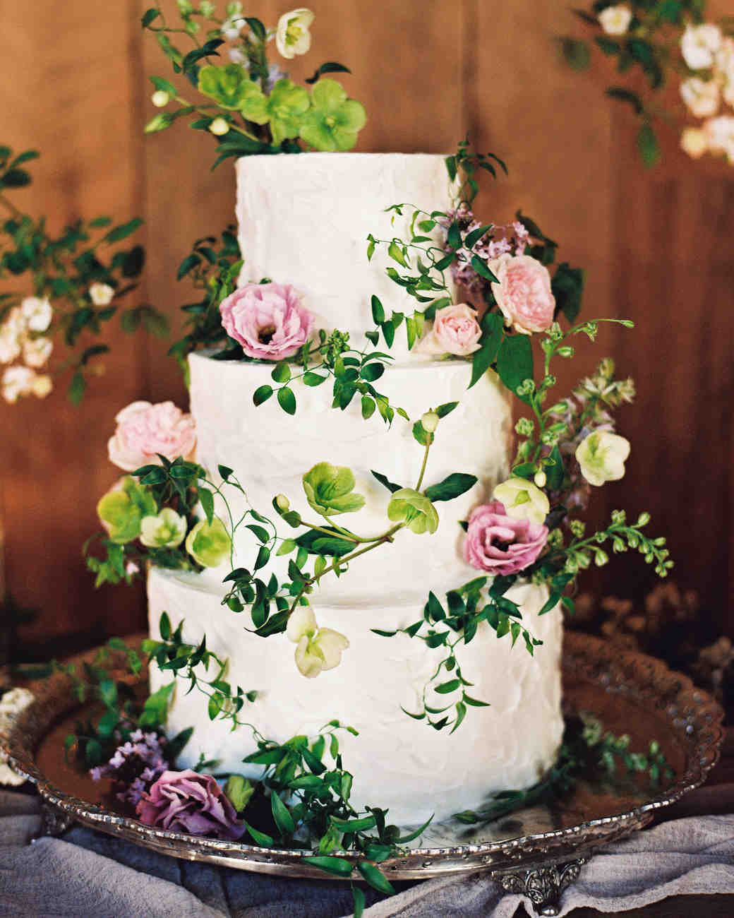 White Wedding Cake With Flowers
 44 Wedding Cakes with Fresh Flowers