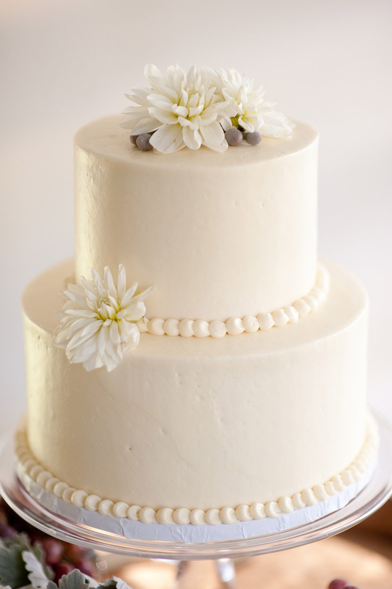 White Wedding Cake With Flowers
 White wedding cakes