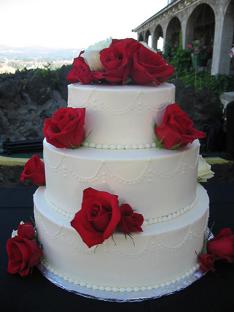 White Wedding Cake With Red Roses
 Red and White Roses Cake