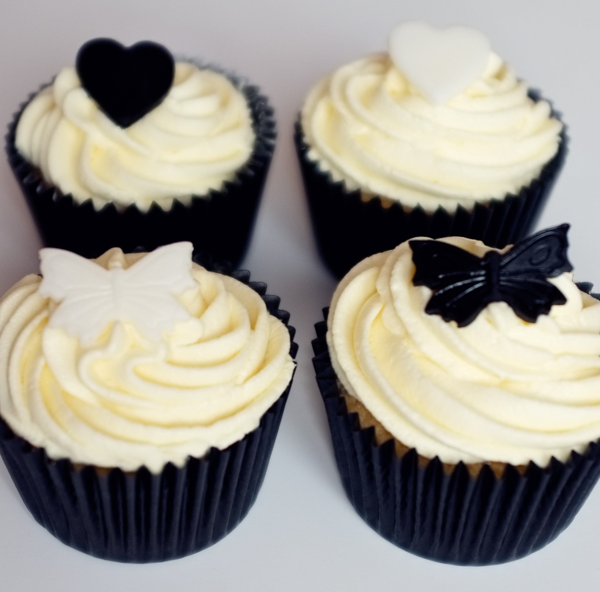 White Wedding Cupcakes
 Black & White Wedding Cupcakes