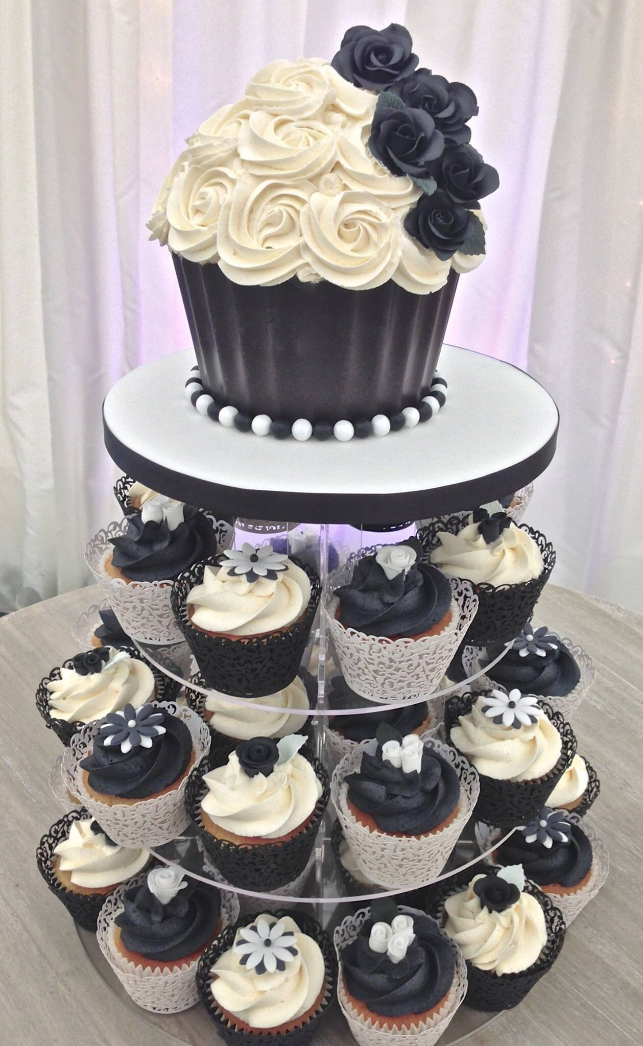 White Wedding Cupcakes
 White Wedding Cake Cupcakes