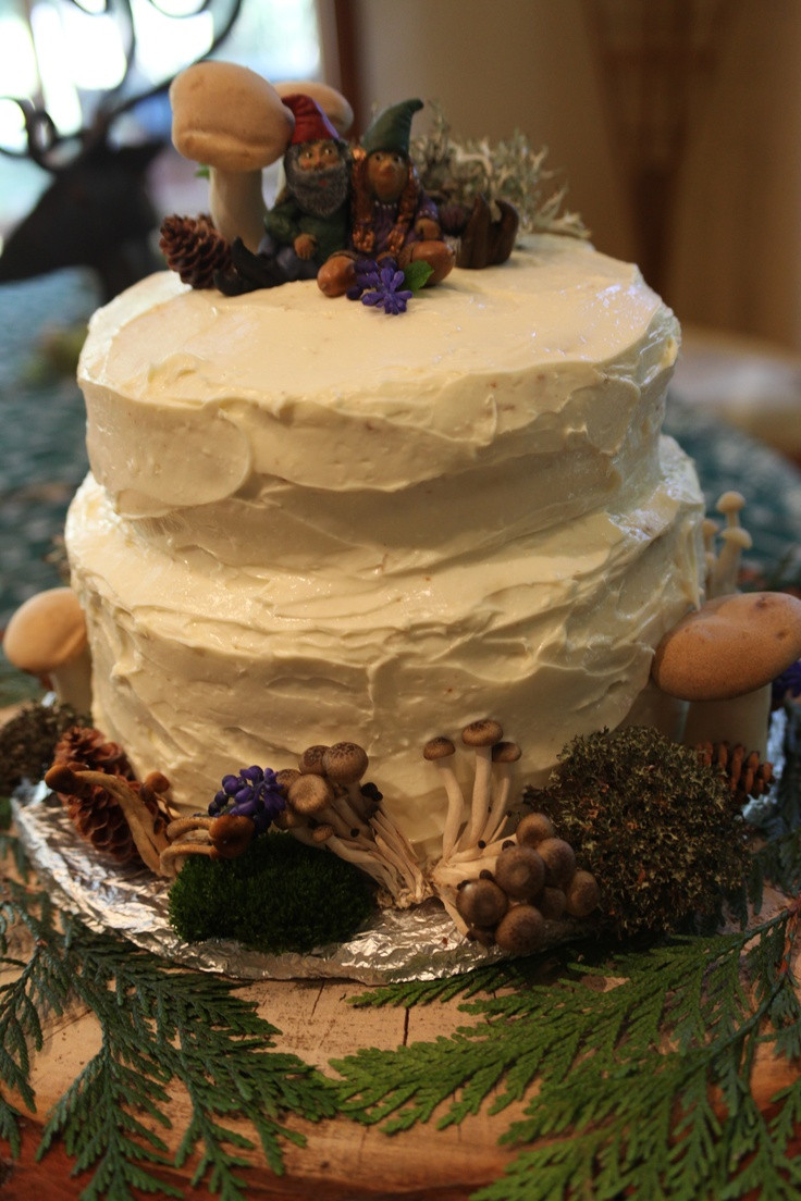 Woodsy Wedding Cakes
 Woodsy wedding cake fall and halloween wedding
