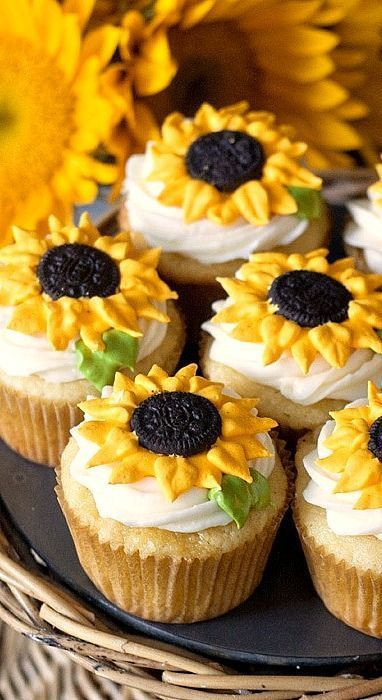 25 Fabulous Autumn Fall Cupcakes
 25 best ideas about Sunflower Cupcakes on Pinterest