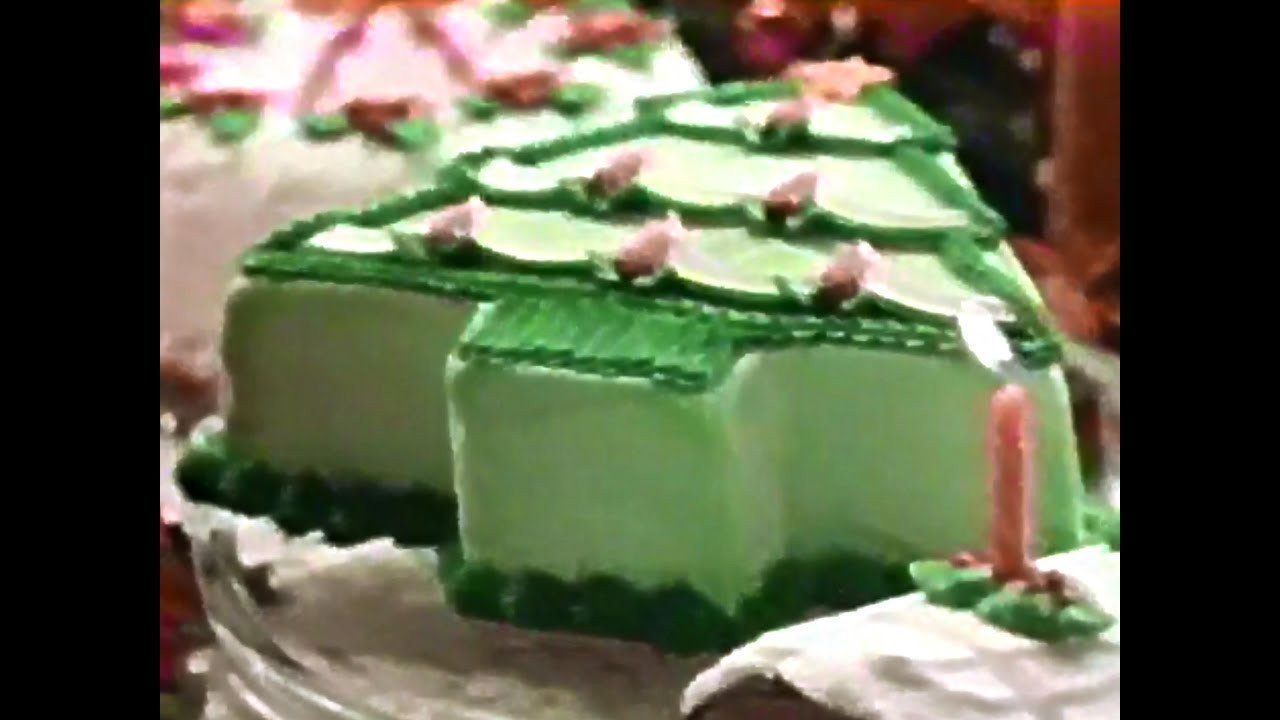 Baskin Robbins Christmas Cakes
 Baskin Robbins Holiday Cake 1986 TV Christmas mercial