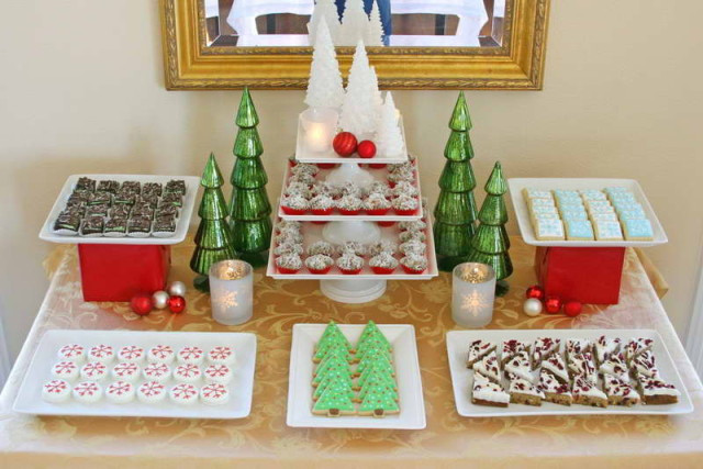Beautiful Christmas Desserts
 Amazing Holiday Dessert Table