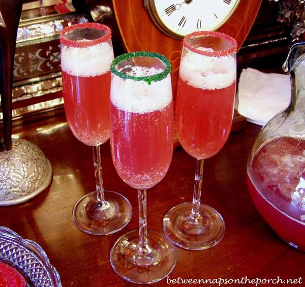 Champagne Christmas Drinks
 25 Festive Christmas Cocktails for Some Merrymaking
