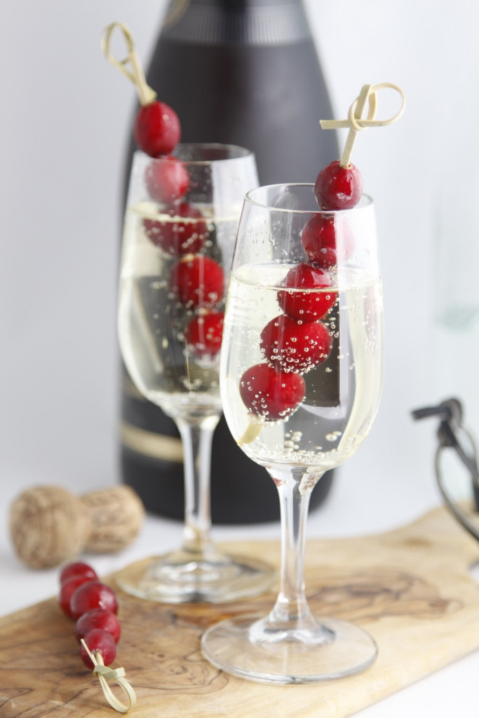 Champagne Christmas Drinks
 Sparkling Holiday Cocktail bell alimento