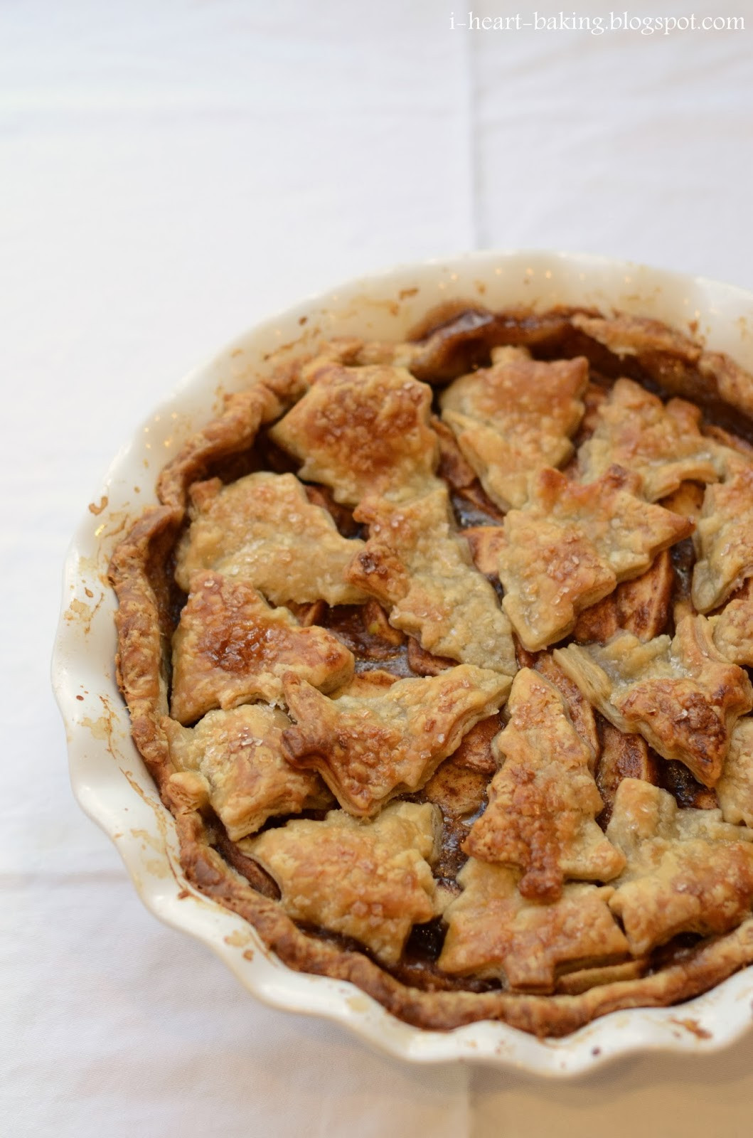 Christmas Apple Pie
 i heart baking christmas tree cutout apple pie