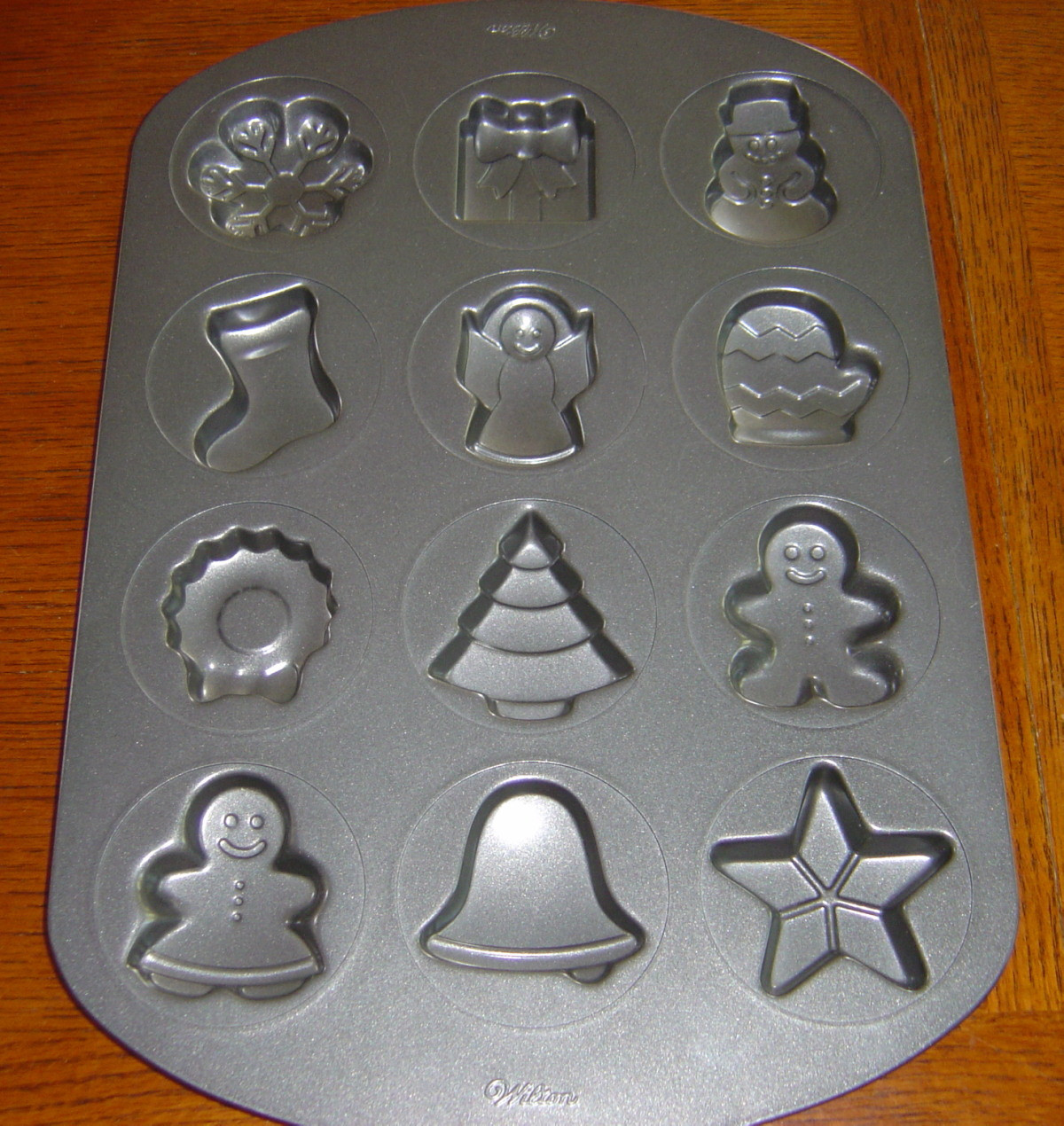 Christmas Baking Pans
 Wilton Non Stick Holiday Christmas Cookie Pan 12 Shapes