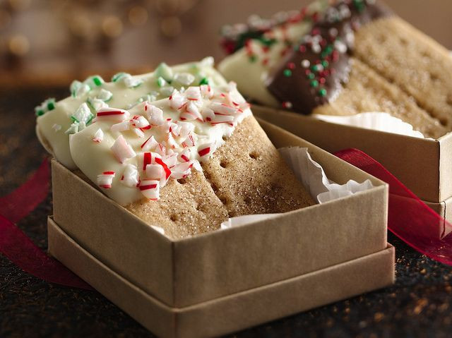 Christmas Baking Squares
 Candy Topped Graham Cracker Cookie Squares via Betty