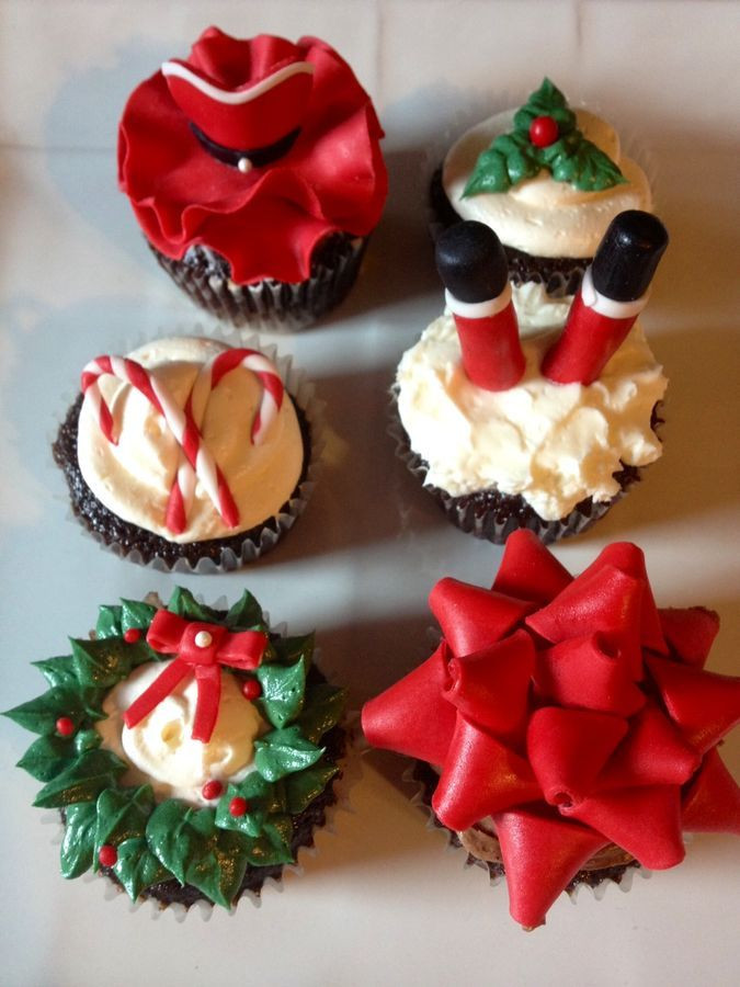 Christmas Cake Cupcakes
 25 best ideas about Christmas Cupcakes Decoration on