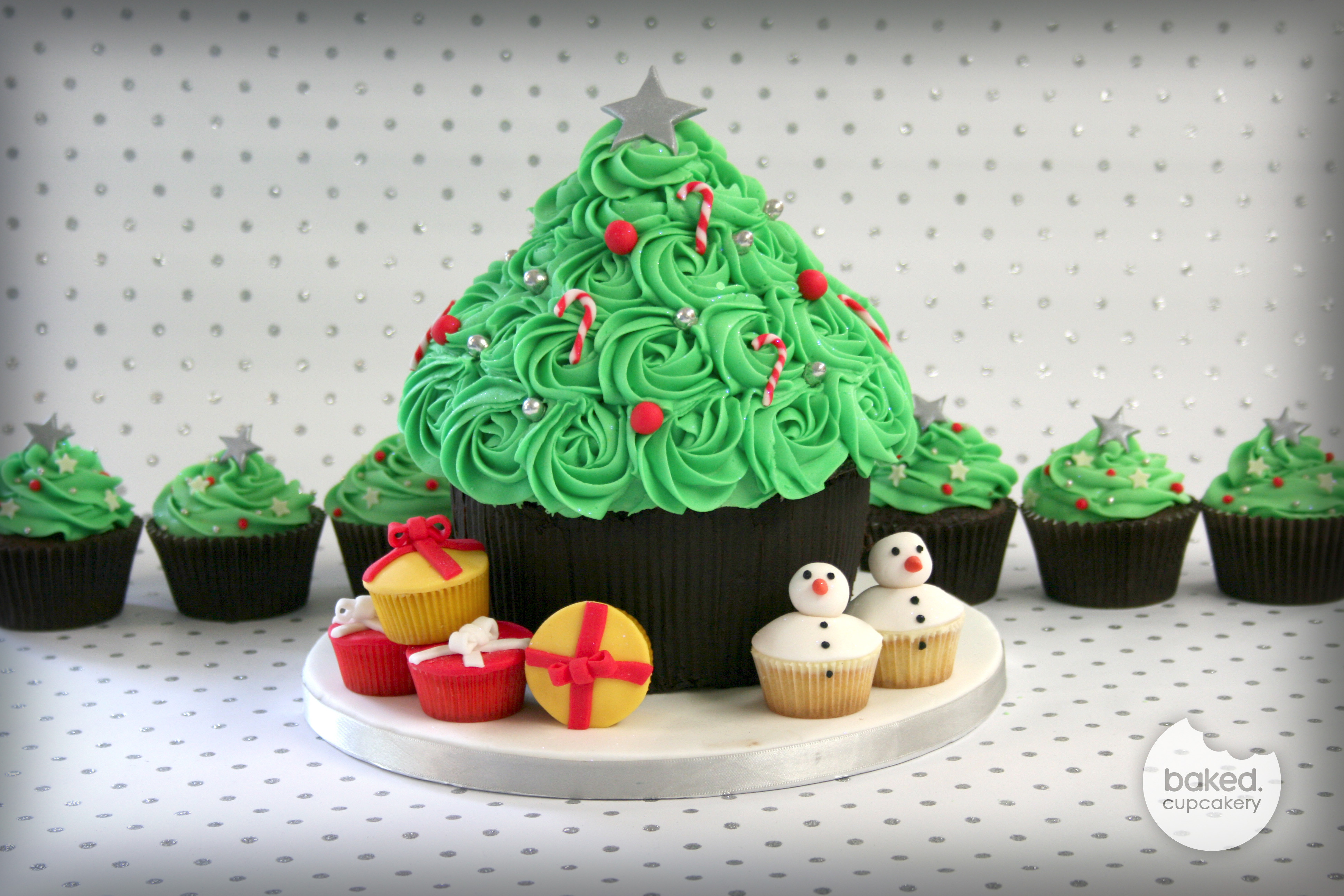 Christmas Cake Cupcakes
 A Cupcake Christmas – Baked