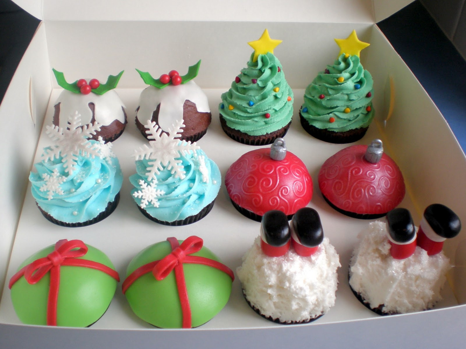 Christmas Cake Cupcakes
 The Pretty Purveyor Holy Christmas Cupcakes