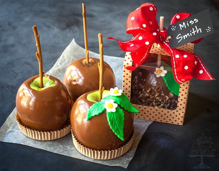 Christmas Candy Apple Ideas
 “Totally Cool For School” Dipped Caramel Apples with Cut
