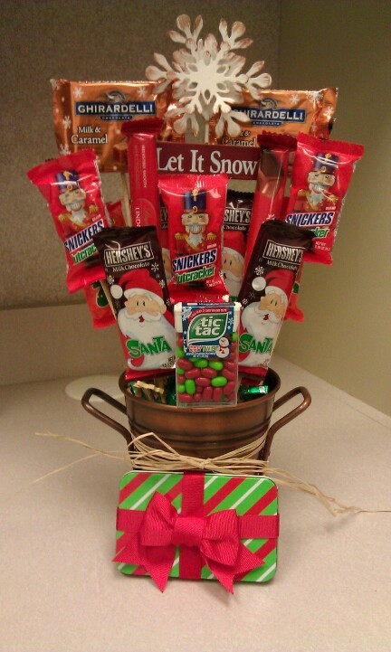 Christmas Candy Baskets
 161 best images about Candy bouquet on Pinterest