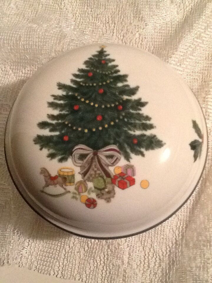 Christmas Candy Dish With Lid
 MIKASA HERITAGE CAB08 CHRISTMAS STORY Candy Trinket Dish