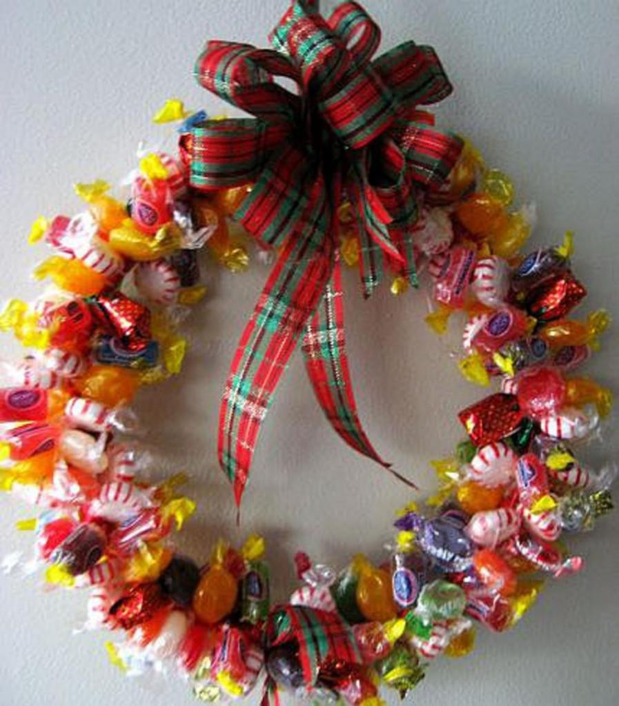 Christmas Candy Wreath
 Easy DIY Christmas Gifts Ideas 2014