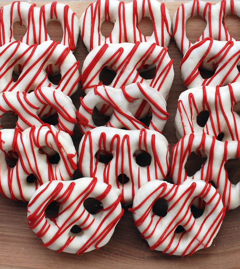 Christmas Chocolate Dipped Pretzels
 Chocolate Covered Pretzels Christmas Style The
