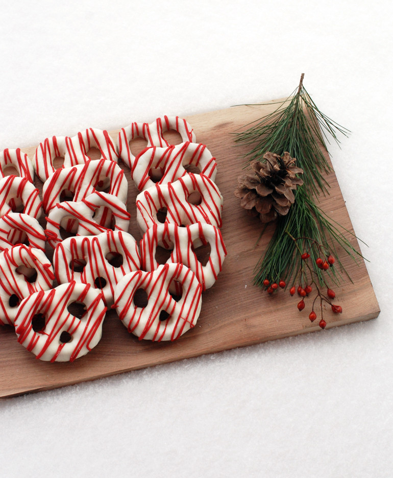 Christmas Chocolate Dipped Pretzels
 Chocolate Covered Pretzels Christmas Style The