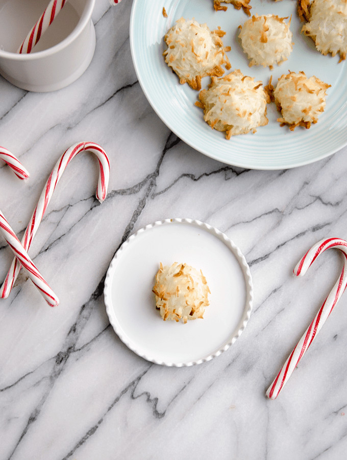 Christmas Coconut Macaroons
 Holiday Cookie 7 Coconut Macaroons chic and sugar