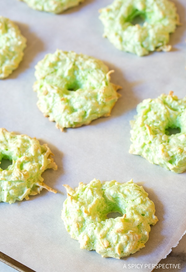 Christmas Coconut Macaroons
 Christmas Wreath Coconut Macaroons A Spicy Perspective