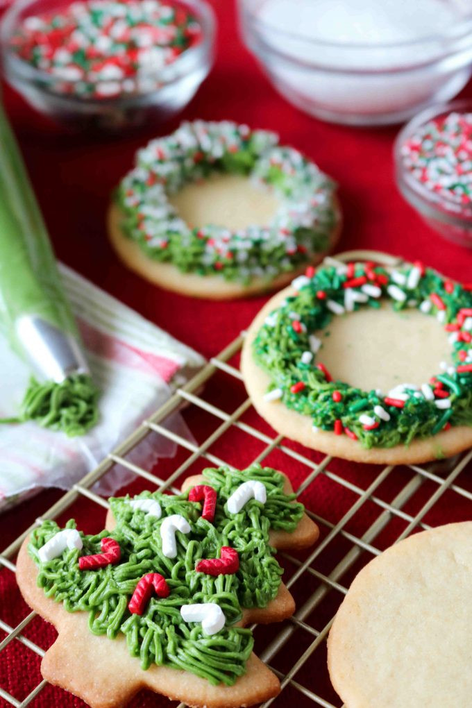 Christmas Cookie Frosting Recipes
 Easy Sugar Cookie Icing for Christmas Sugar Cookies The