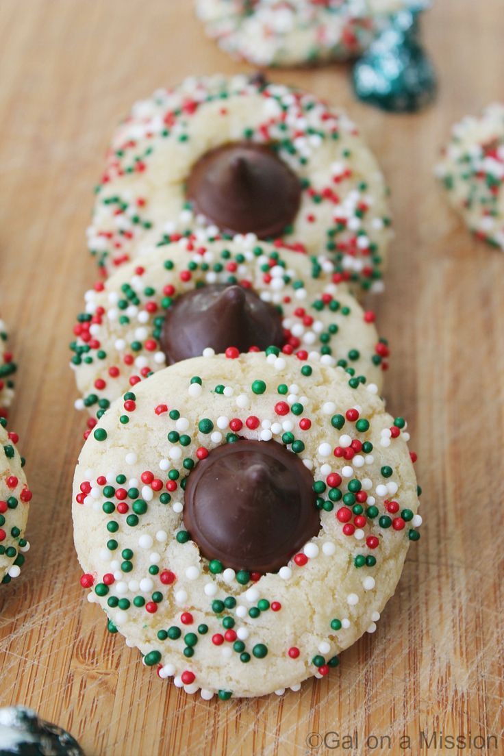 Christmas Cookies With Hershey Kisses
 17 Best ideas about Hershey Kiss Cookies on Pinterest