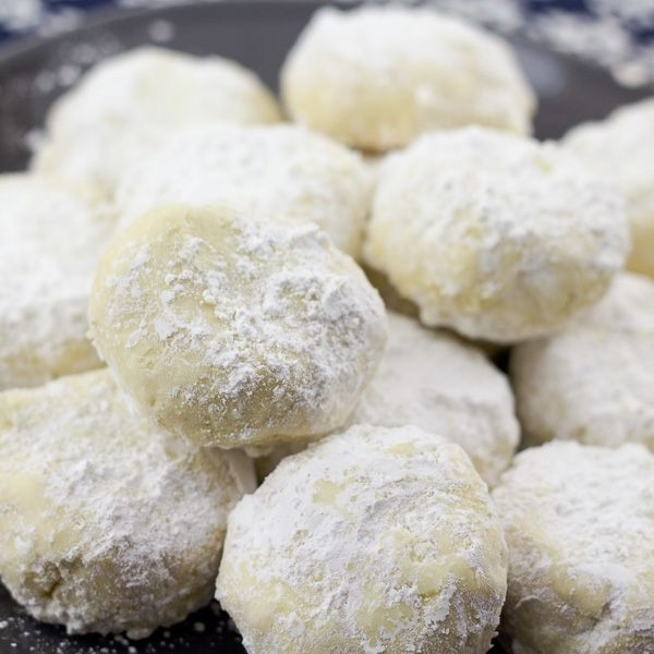 Christmas Cookies With Powdered Sugar
 These delicious Greek holiday cookies know as