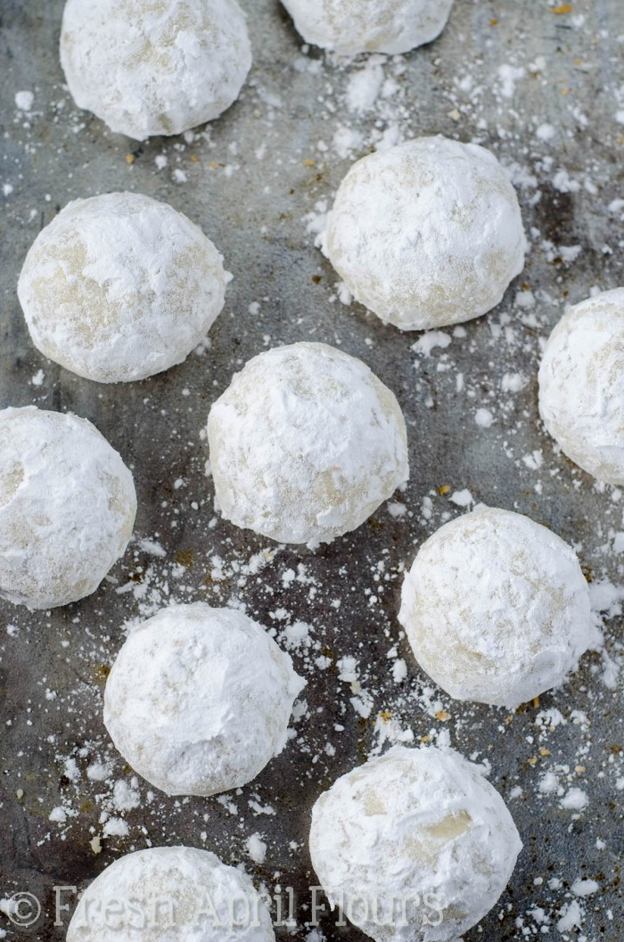 Christmas Cookies With Powdered Sugar
 Russian Tea Cakes Snowballs