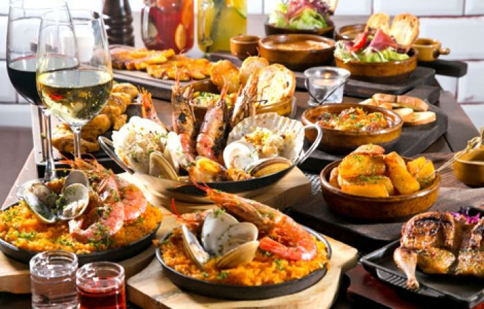Christmas Dinners In Spain
 18 best Traditional Christmas Dinner Menu images on