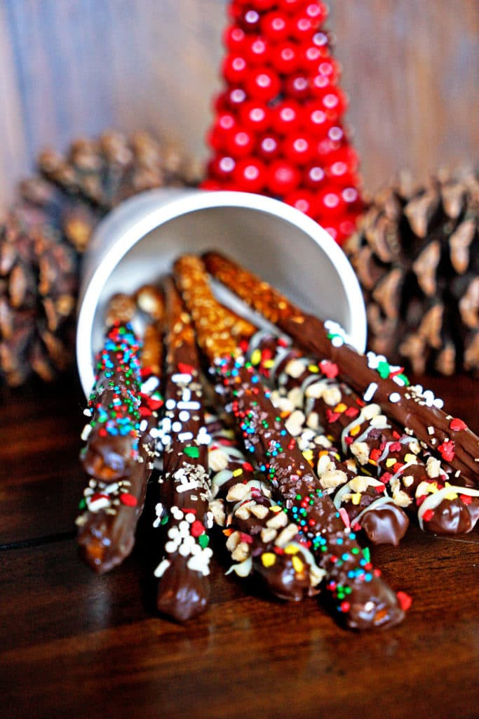 Christmas Dipped Pretzels
 Do It Yourself Holiday Chocolate Dipped Pretzels