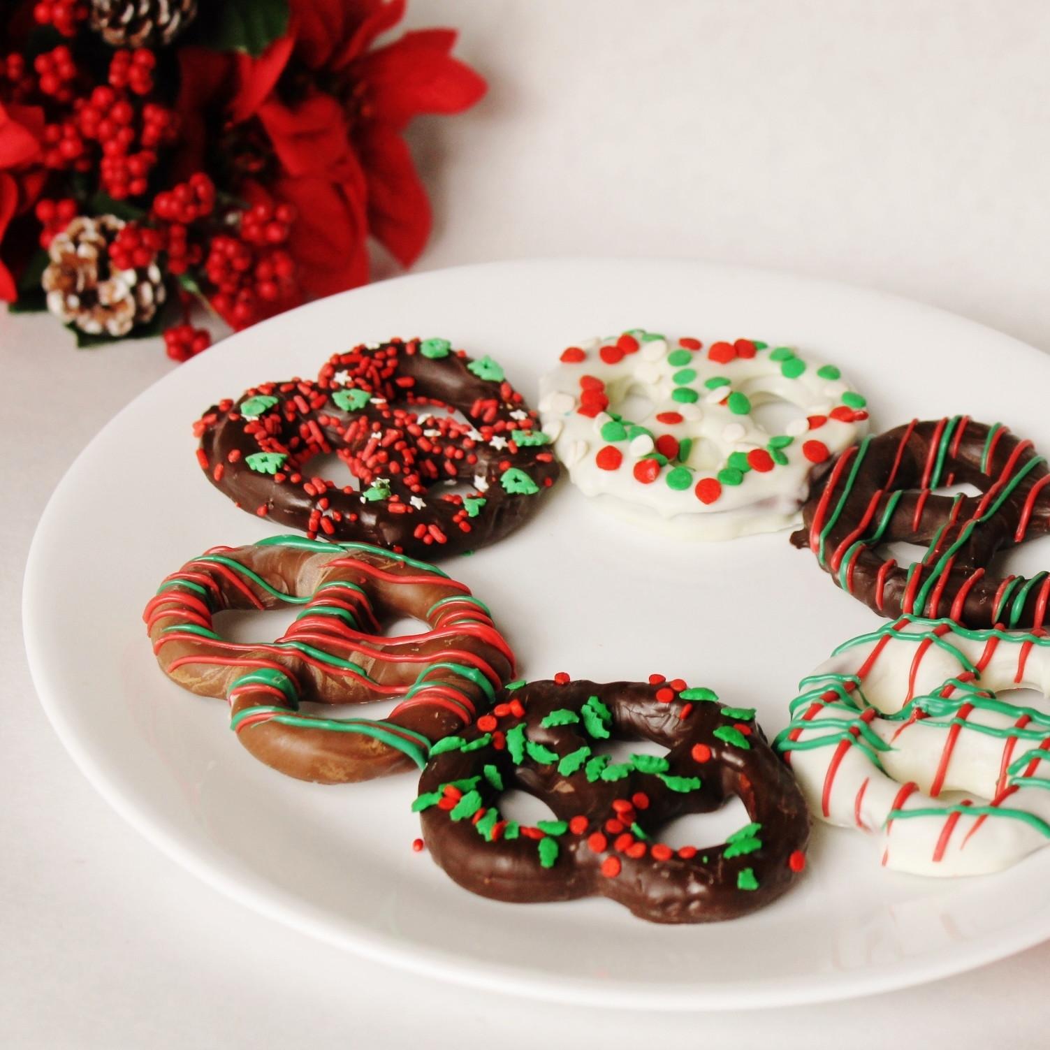 Christmas Dipped Pretzels
 Christmas Chocolate Covered Pretzels Knots