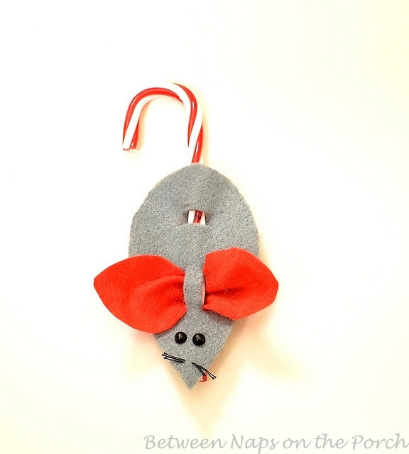 Christmas Mouse Candy
 Make a Christmas Mouse Candycane Ornament or Present Topper