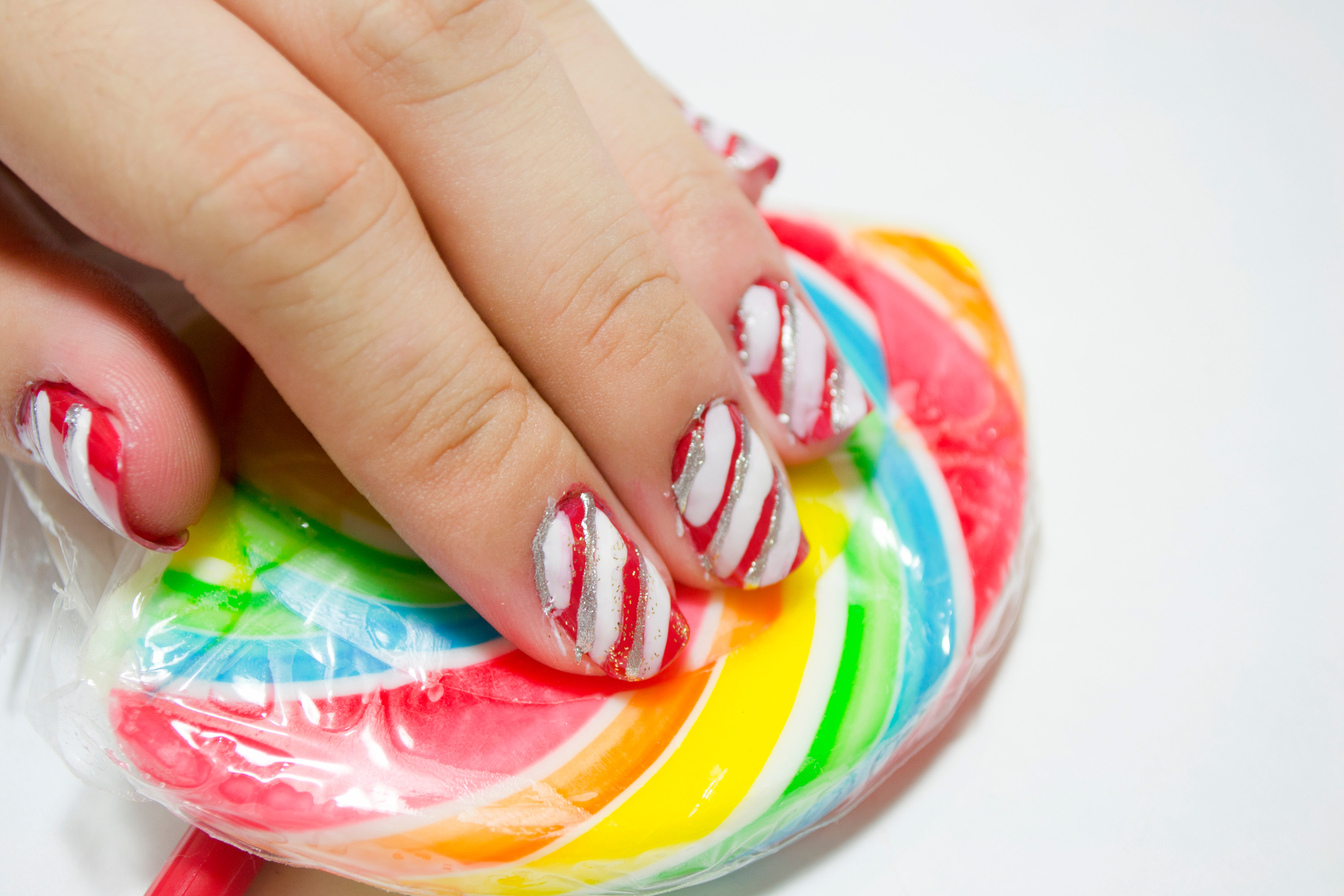 Christmas Nails Candy Cane
 How to Make a Christmas Candy Cane Design on Your Nails