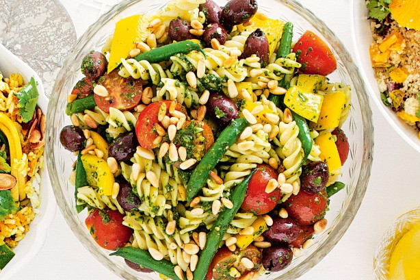 Christmas Pasta Salad
 17 salads to brighten up your Christmas table image 1 of