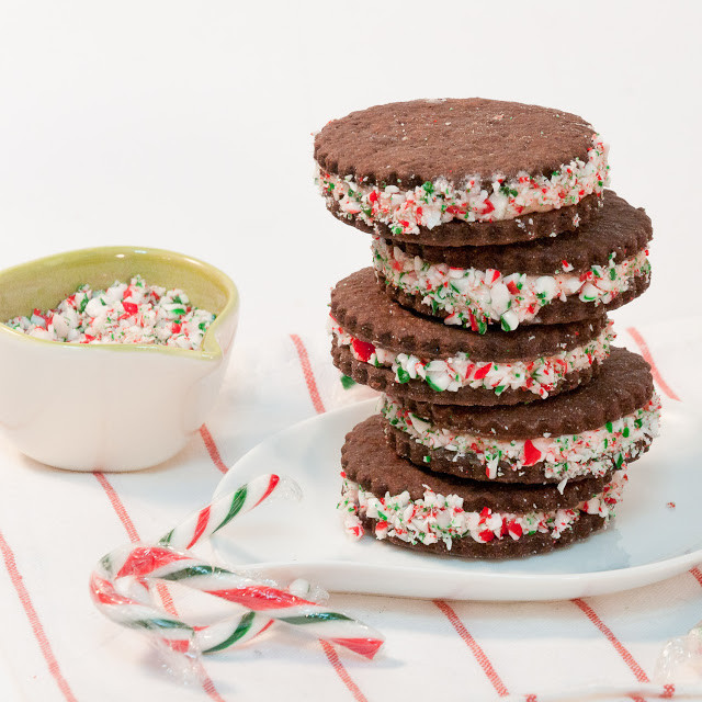 Christmas Sandwich Cookies
 25 more Christmas cookie exchange recipes