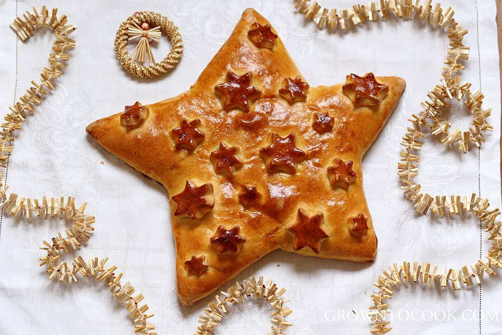 Christmas Star Bread
 Christmas star bread with hazelnut raisin filling