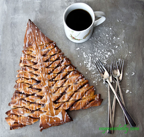 Christmas Tree Bread
 A Christmas Morning Cinnamon Roll Recipe